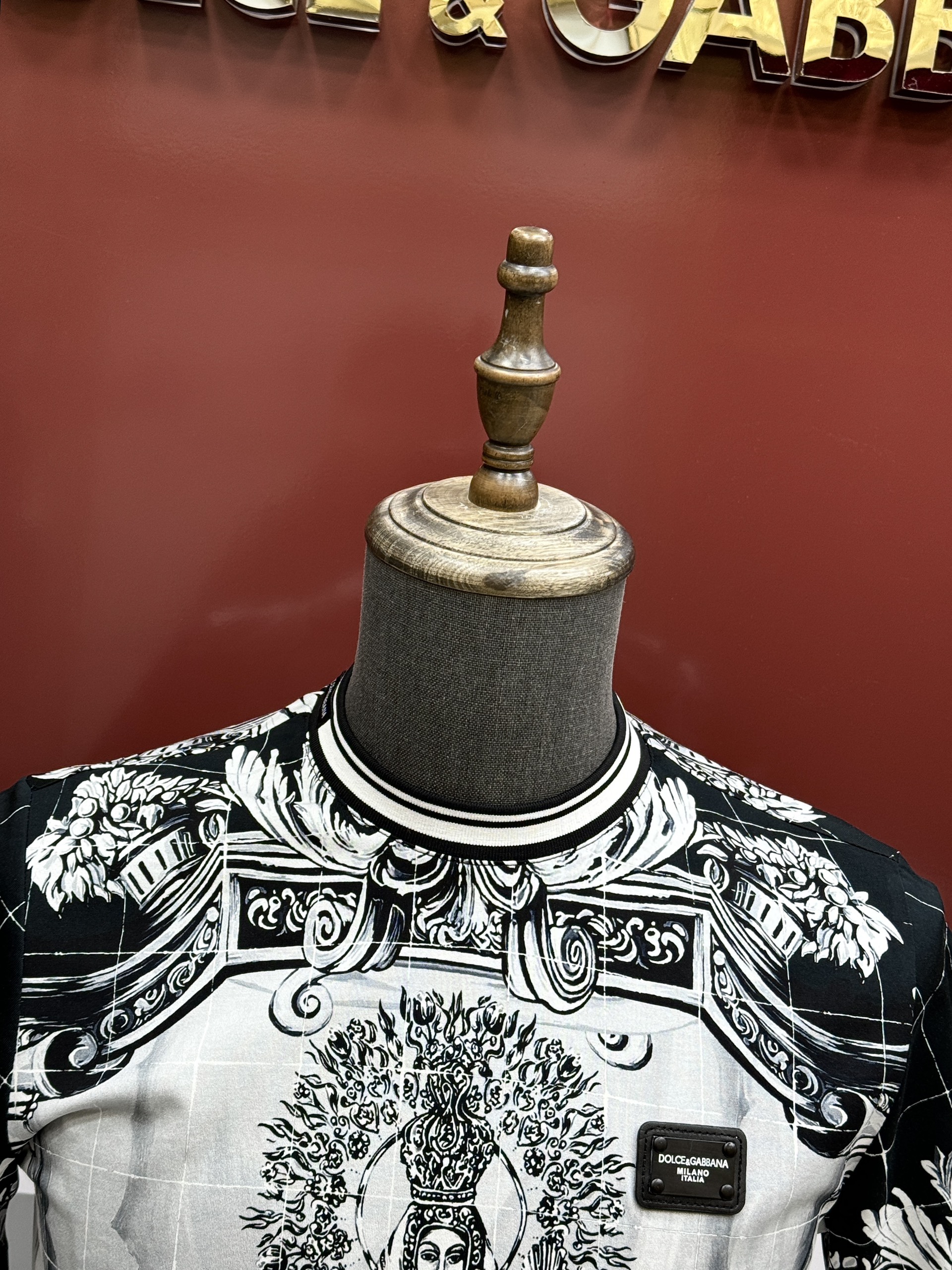 Áo phông T-shirt Dolce Gabbana DG họa tiết tượng nữ thần Like Auth on web CD